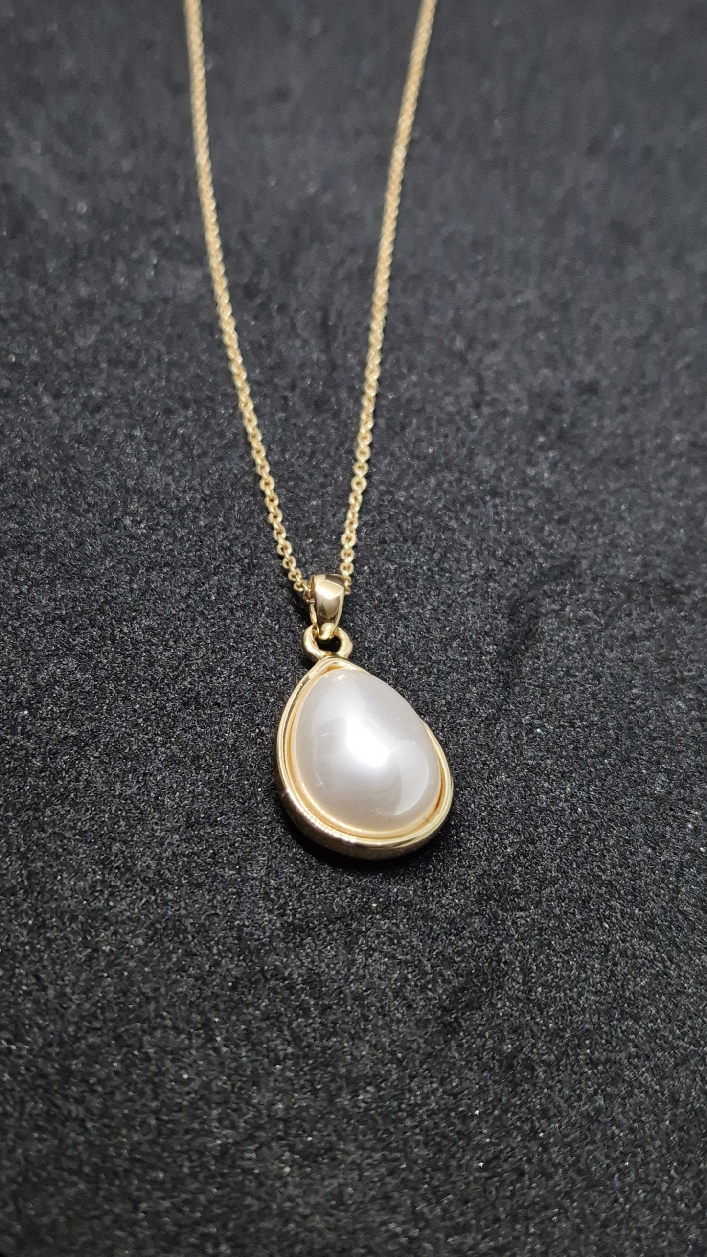 Pearl Teardrop Chain and Pendant Set